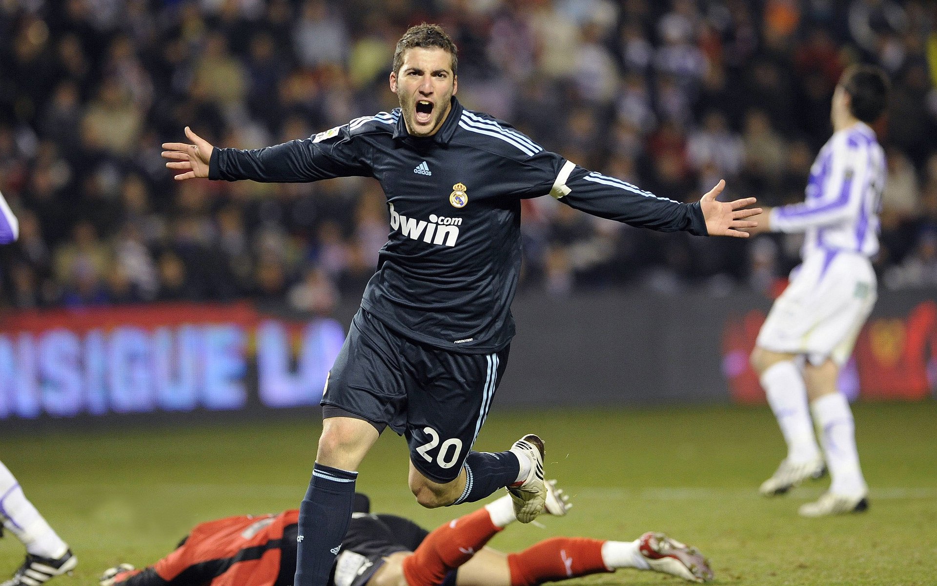 西甲冠军之争白热化